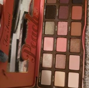 Too faced sweet peached palette